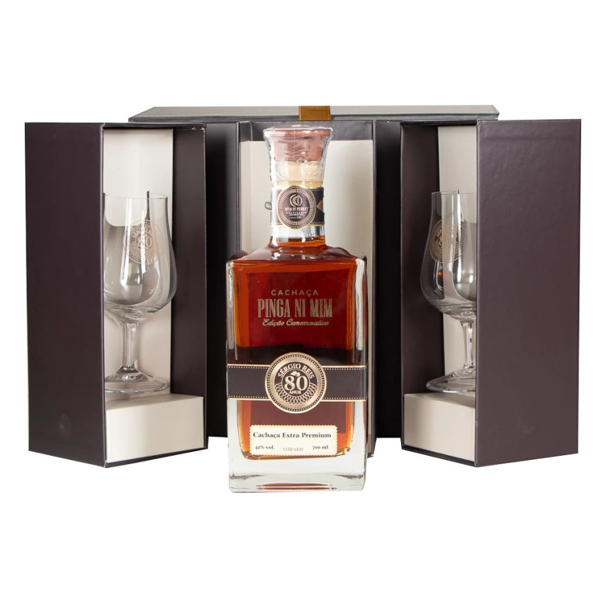 Cachaça Sérgio Reis 80 anos extra premium MEIA LUA 700ml kit com 2 taças